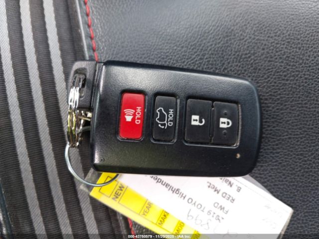 Toyota Highlander Se Image 12