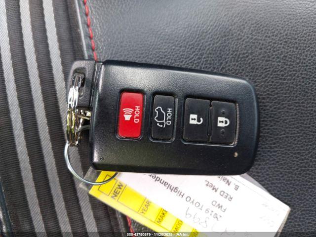 Toyota Highlander Se Image 12