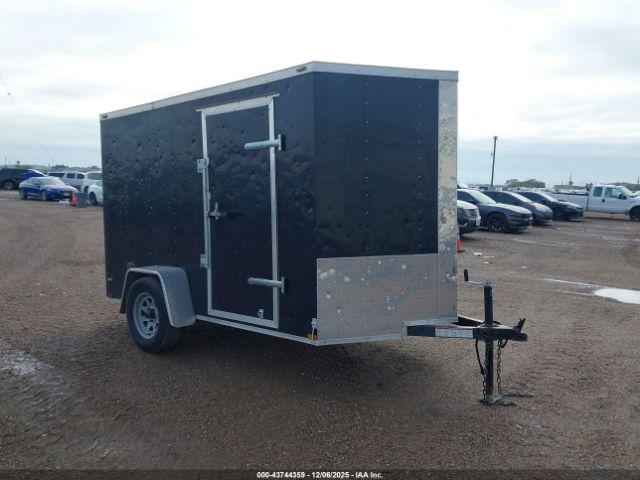  Salvage Lark 10x6 V Nose Enclosed