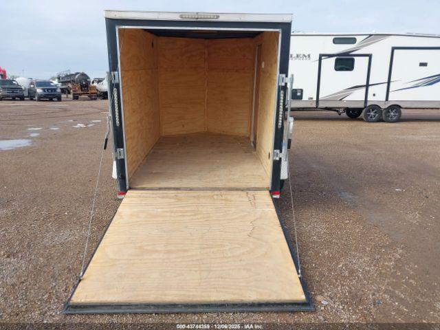 Lark 10x6 V Nose Enclosed Image 9