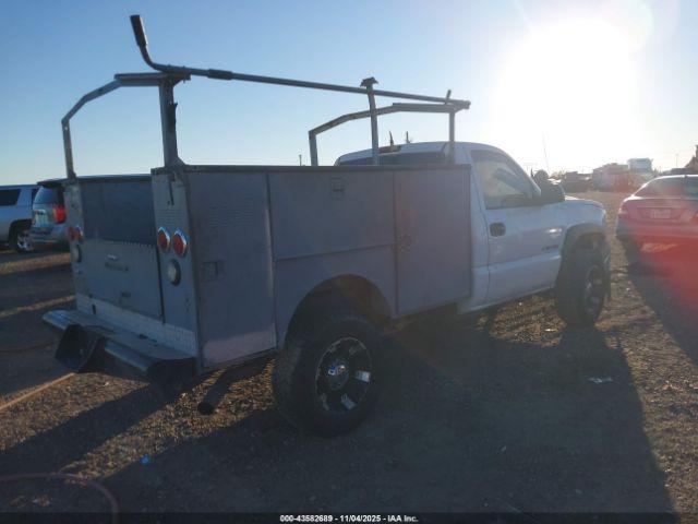 Chevrolet Silverado 2500 Work Truck Image 2
