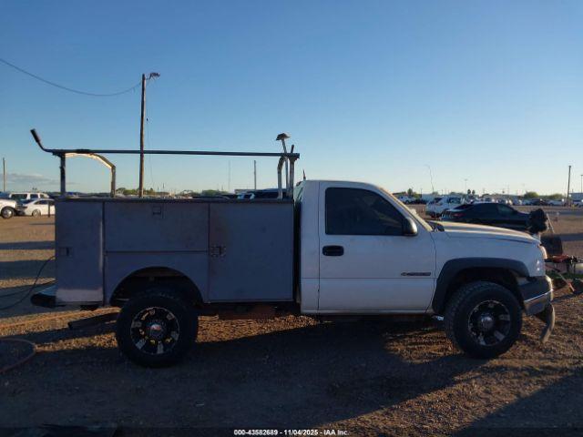 Chevrolet Silverado 2500 Work Truck Image 16