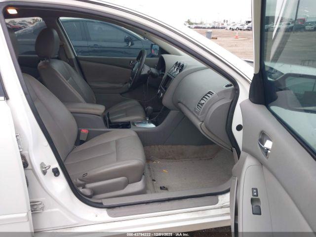 Nissan Altima 2.5 Image 7