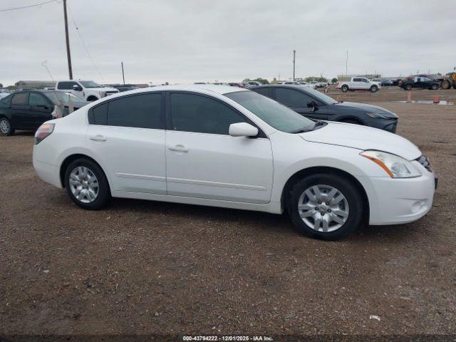 Nissan Altima 2.5 Image 15
