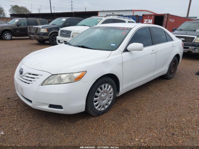 Toyota Camry Le Image 4