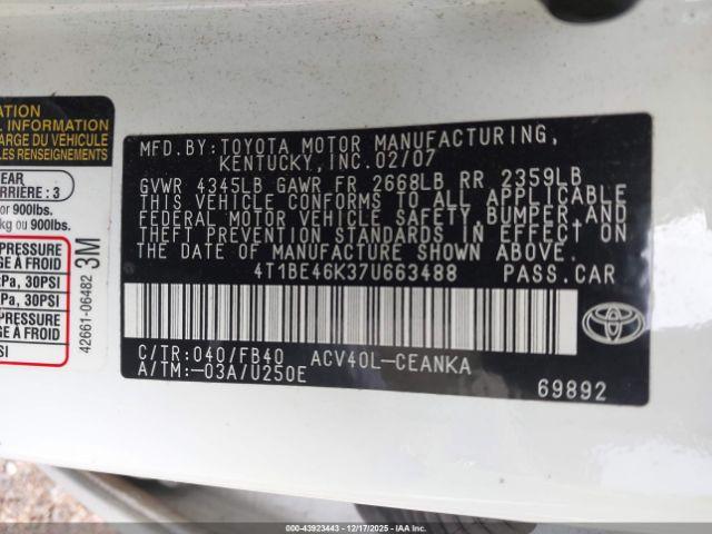 Toyota Camry Le Image 5