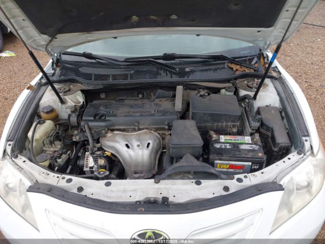 Toyota Camry Le Image 2