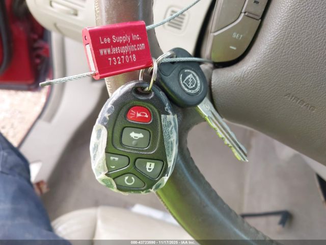 Cadillac DTS Standard Image 3