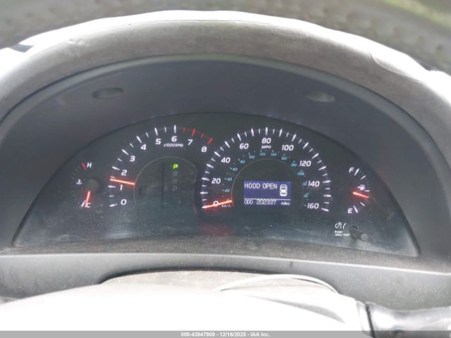 Toyota Camry Xle V6 Image 14