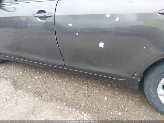 Toyota Camry Xle V6 Image 4